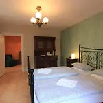 Cosy Rustic 1 Bedroom Apartment In Mala Strana