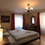 Cosy Rustic 1 Bedroom Apartment In Mala Strana