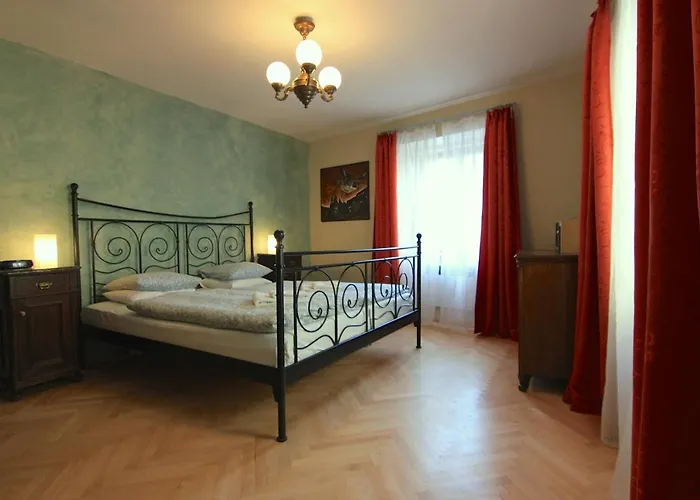 Cosy Rustic 1 Bedroom Apartment In Mala Strana